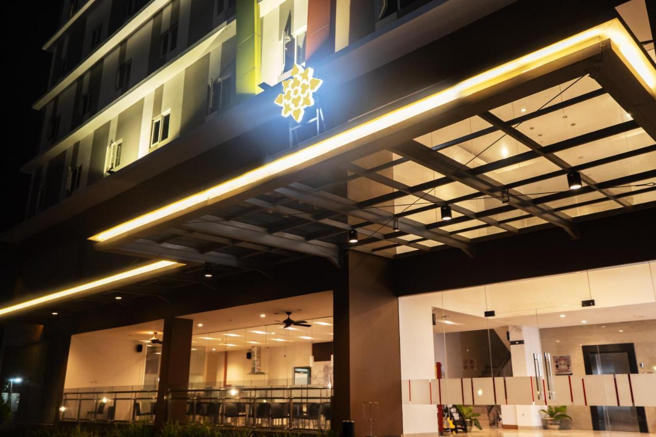 Lynn Hotel Serang Luaran gambar