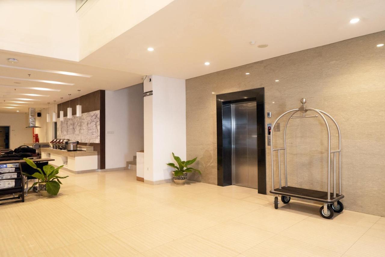 Lynn Hotel Serang Luaran gambar
